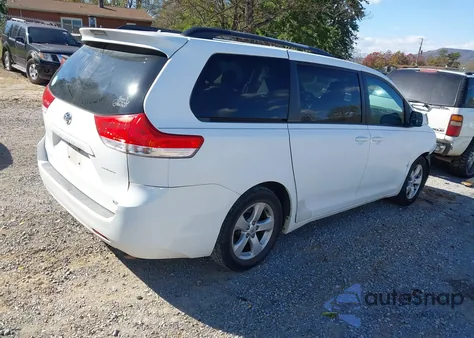 2011 Toyota Sienna Le V6 z USA, uszkodzony, nr VIN 5TDKK3DCXBS113365